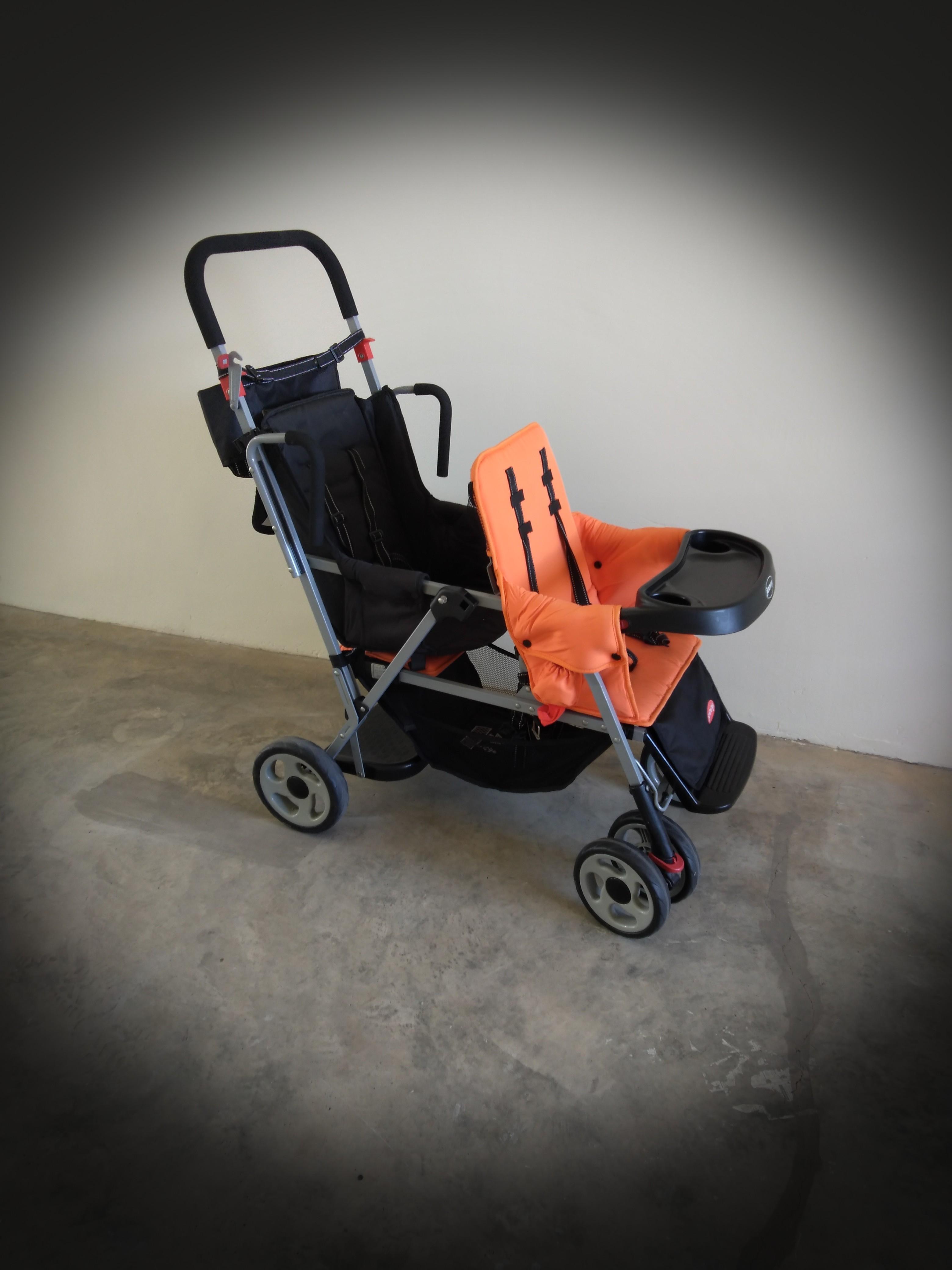 joovy caboose orange