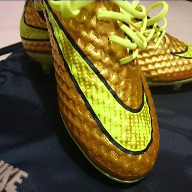 Neymar on sale gold hypervenom