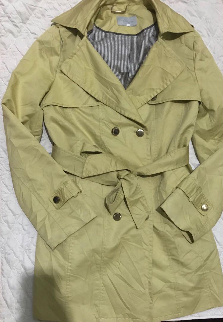 Parka Jacket (Category: Longsleeves) located in Machang. Submitted by showbundle (Listing ID 201256745, Image 1). Description: Condition cun (suit for ladies) xde defects n xde lubang pit 16 L 32.