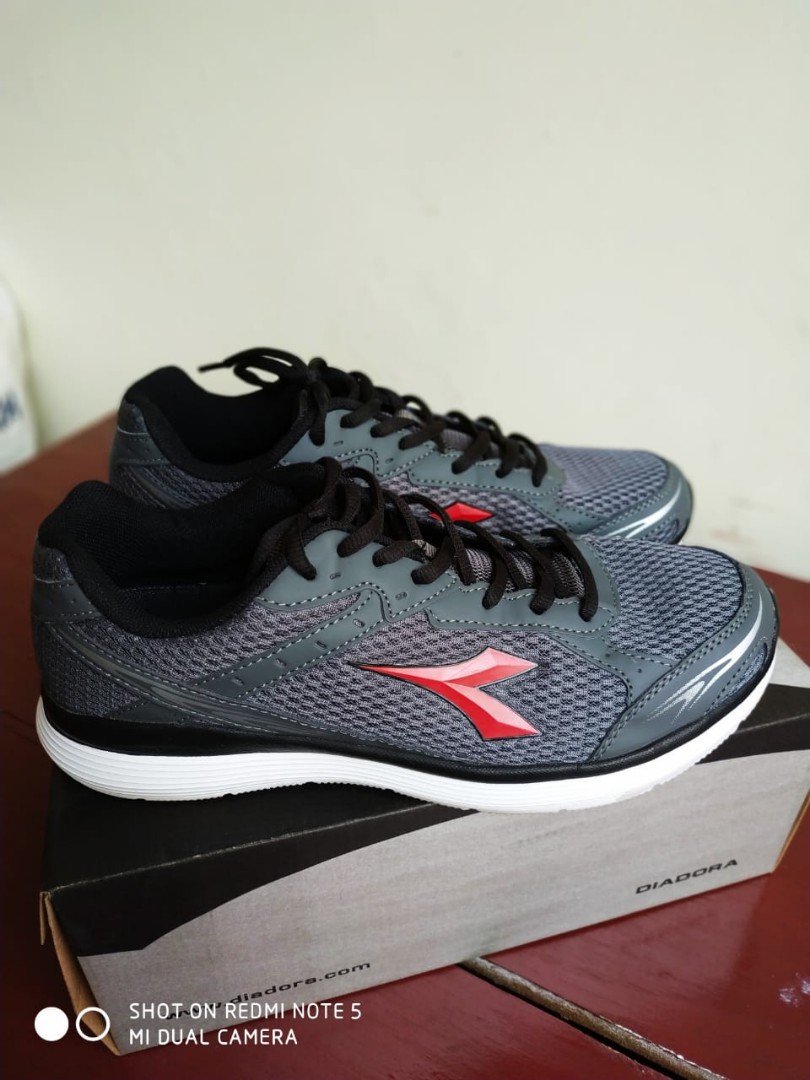 Sepatu Diadora Ori Fesyen Pria Sepatu Sneakers Di Carousell