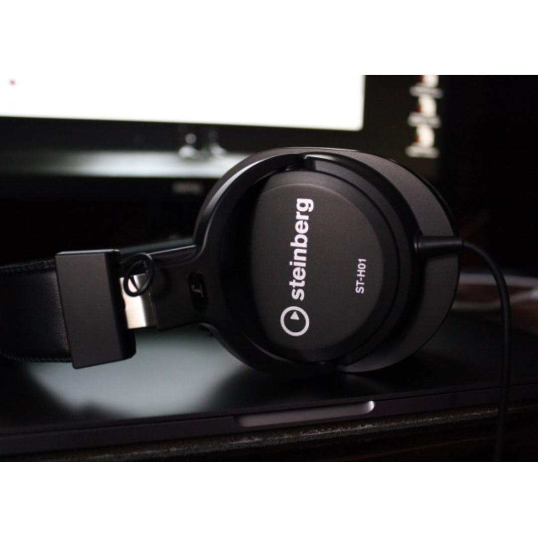 Steinberg STH01 studio monitor headphones, Audio, Headphones & Headsets on Carousell