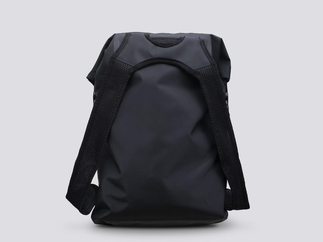 Waterproof Backpack (Category: Beach Bags) located in Singapore. Submitted by stoofandstuff (Listing ID 201261107, Image 2). Description: - Description - Unlike the other waterproof duffle bag masquerading as a backpack, this is a real backpack with proper slings and form. Good for going to the beach or outdoor excursion or simply when your route is "ponding". Not recommended to be submerged into water. - Contents - 1 x Backpack - Kindly Note - •