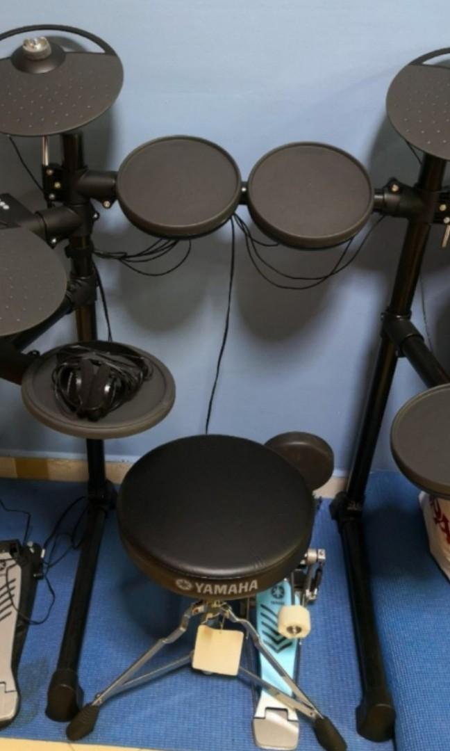 Yamaha DTX450K Electric Drum Set with stool, headphones and drumsticks