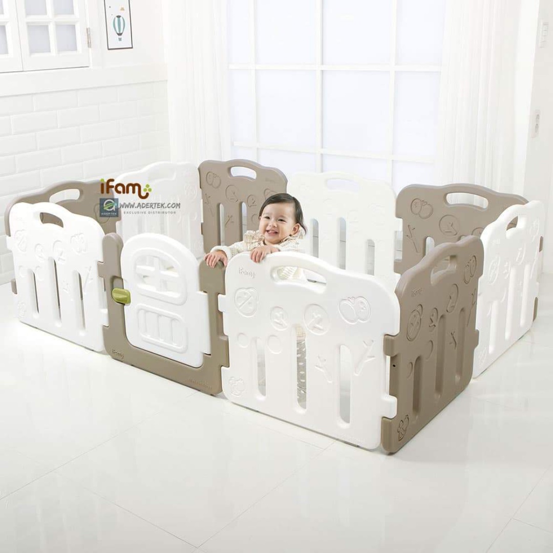 baby play yard with door