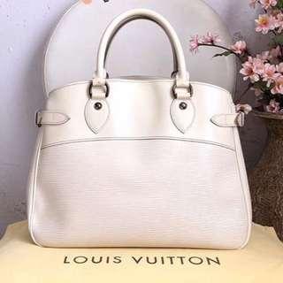 LV epi noir ivorie authentic
