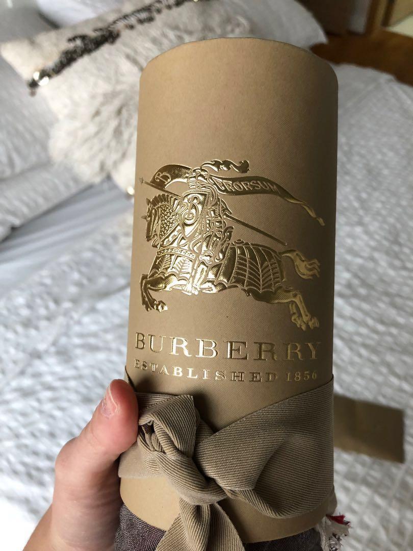 Burberry scarf sales in tube