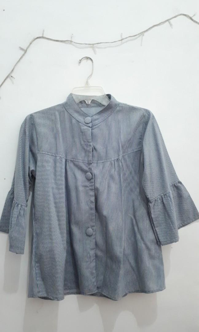 Blouse Wanita Motif Garis Fesyen Wanita Pakaian Wanita Atasan Di Carousell