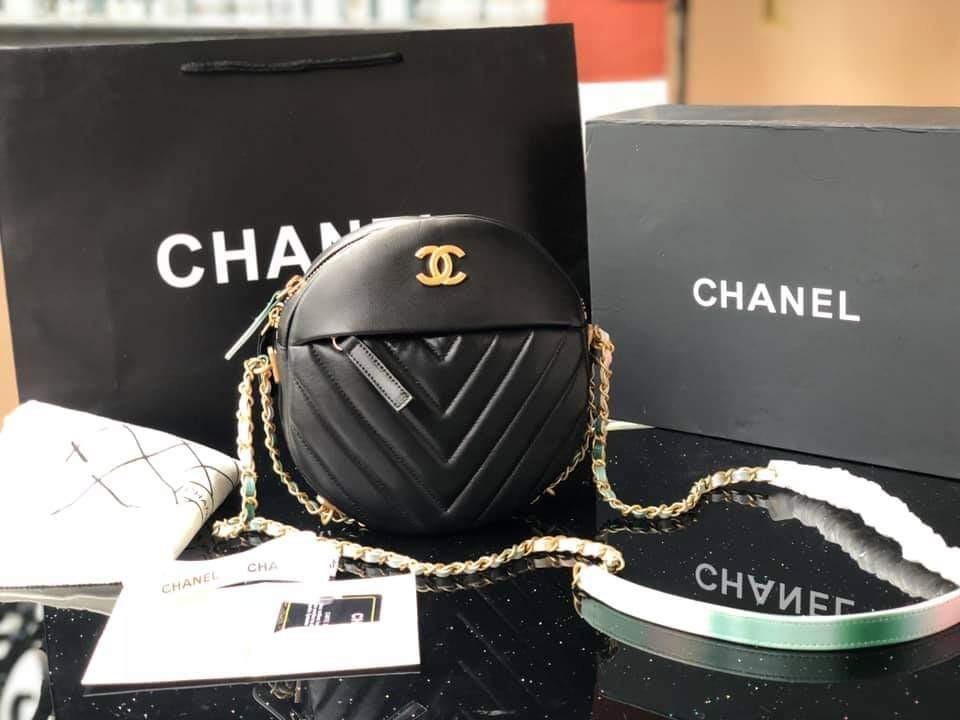 chanel round shoulder bag