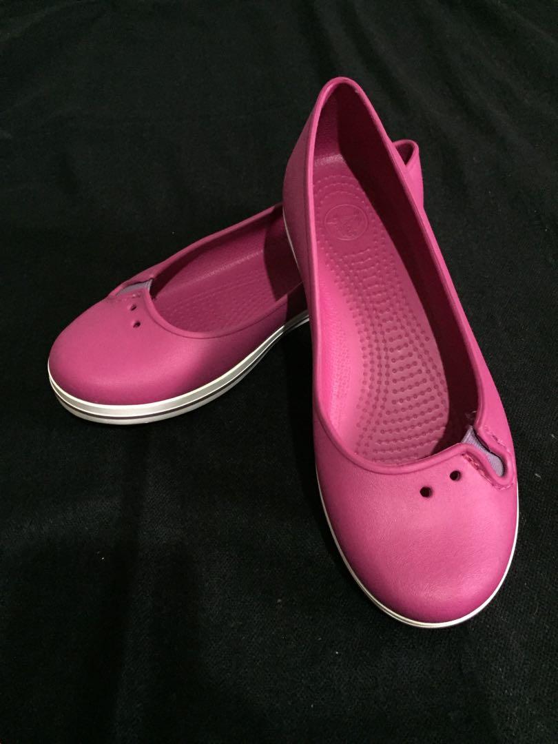 fuschia crocs