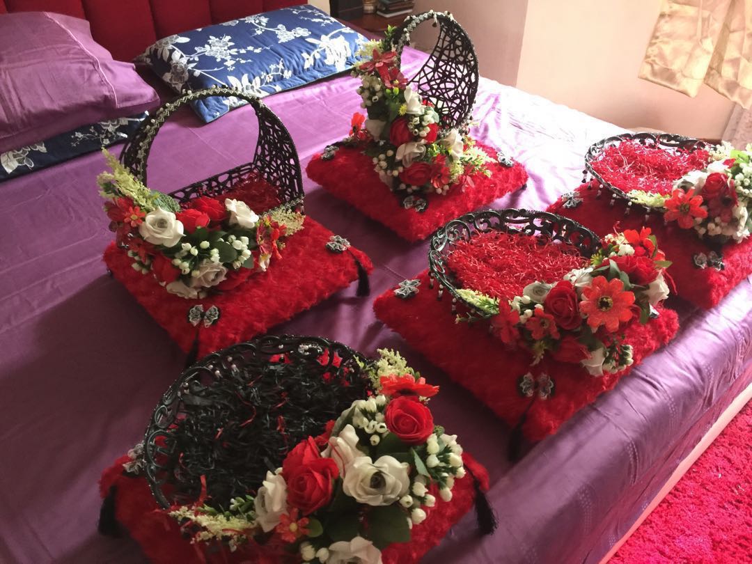Dulang Hantaran Kahwin Atau Tunang Design Craft Others On Carousell