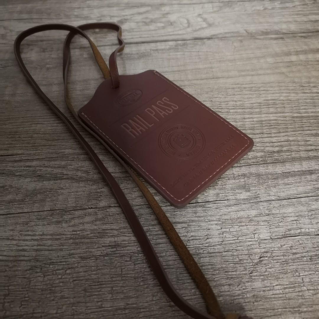 Lanyard fossil top