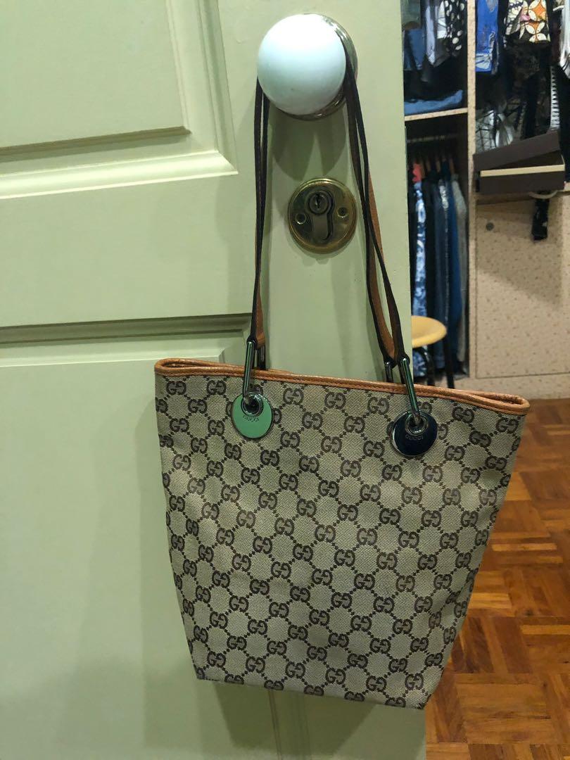 Gucci bag (Category: Shoulder Bags) located in Singapore. Submitted by themilkshakes (Listing ID 201484116, Image 2). Description: .