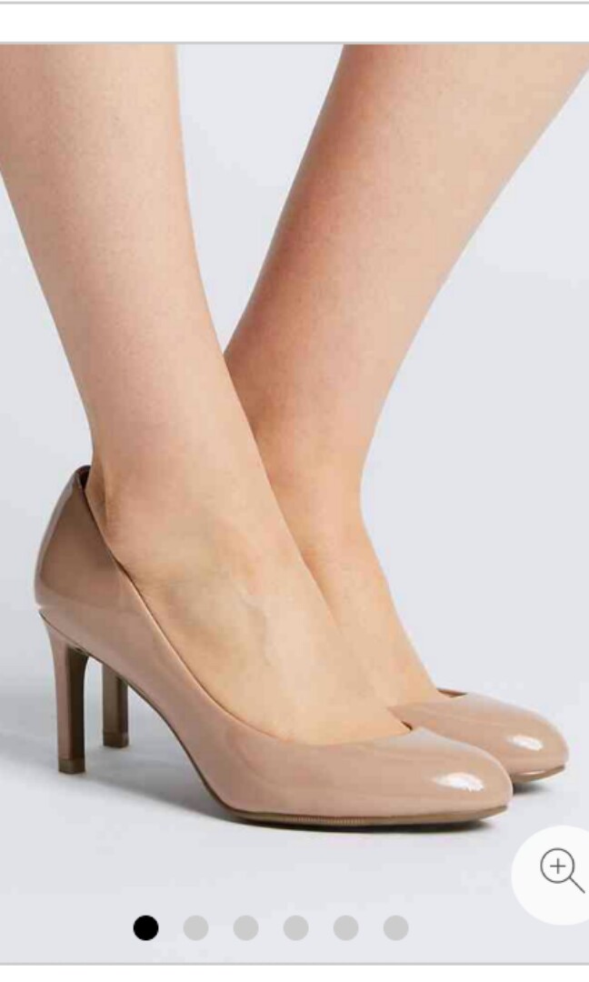 almond toe court shoes