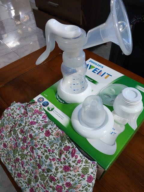Philips Avent Manual Breast Pump Essential Apron Menyusui Bayi
