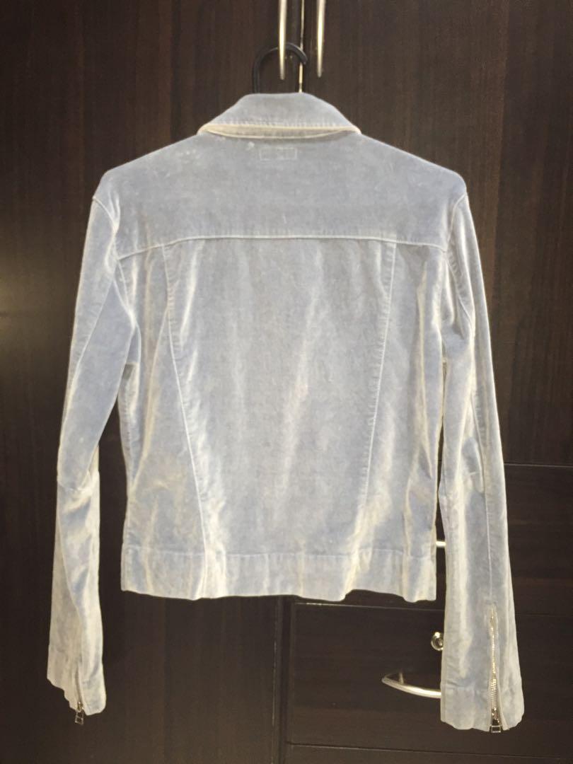 Vintage Guess Velvet denim Jacket (Category: Others Tops) located in Mandaluyong City. Submitted by ivanector101 (Listing ID 201498702, Image 3). Description: -Used but not abused -Great when worn.