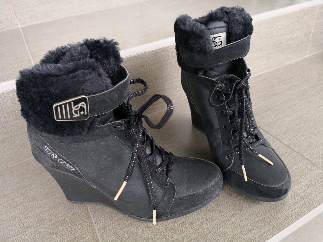 Neo Selena Winter Wedge Boots, Women's Fashion, Footwear, Boots on Carousell
