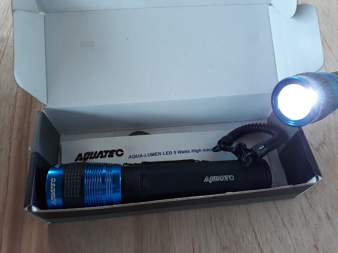 Dive torches, Sports Equipment, Hiking & Camping on Carousell