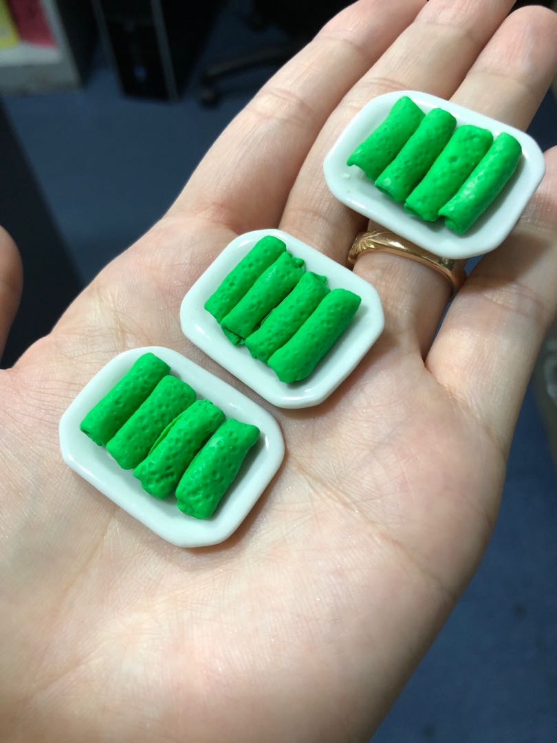 Handmade Miniature Dadar Gulung kueh ketayap (Clay), Hobbies & Toys
