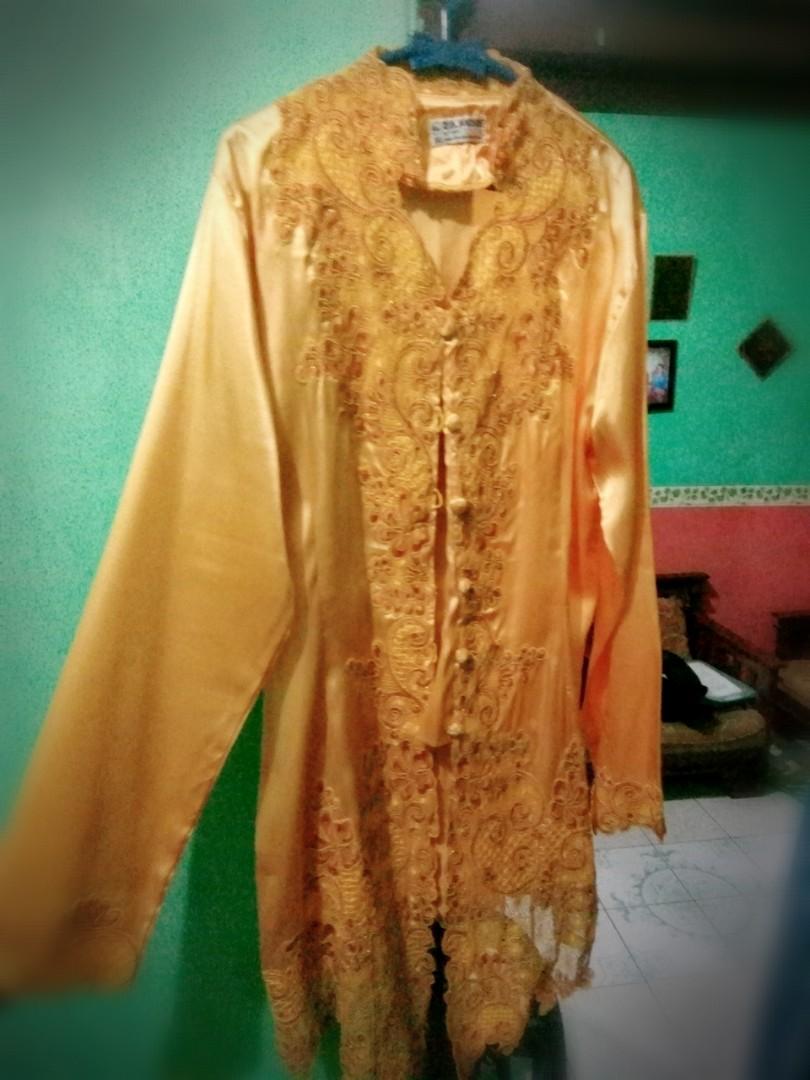  Warna Jilbab Untuk Kebaya Kuning Emas Ide Perpaduan Warna 