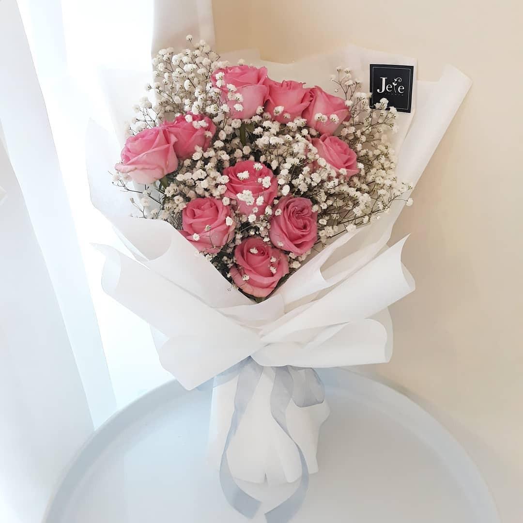 Pink Roses And Baby Breath Bouquet Buket Bunga Segar Perkebunan
