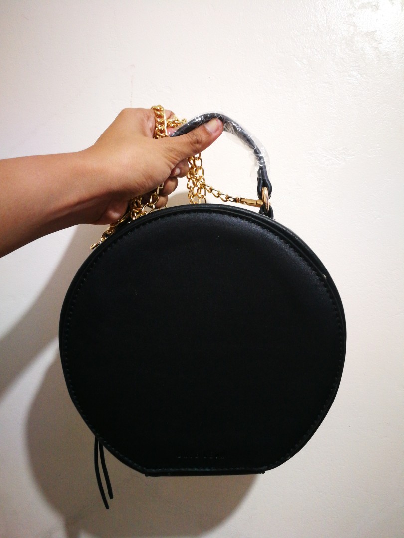 Black round deals sling bag