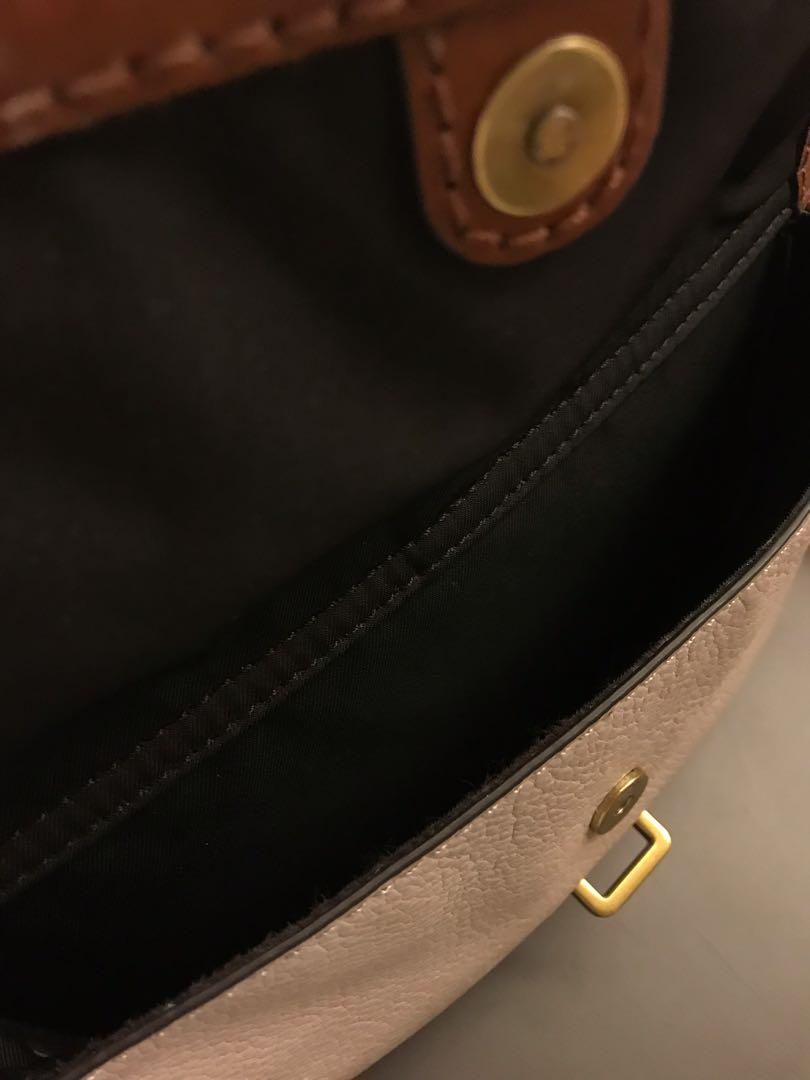 Fossil Ryder Crossbody (Category: Clutches) located in Kuala Lumpur. Submitted by summer_l789 (Listing ID 201848004, Image 2). Description: .