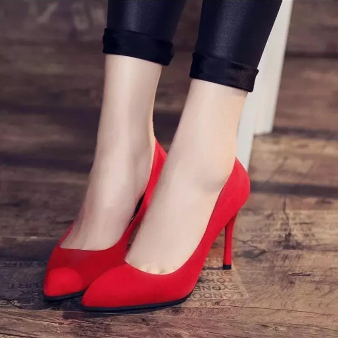 girls in stiletto heels