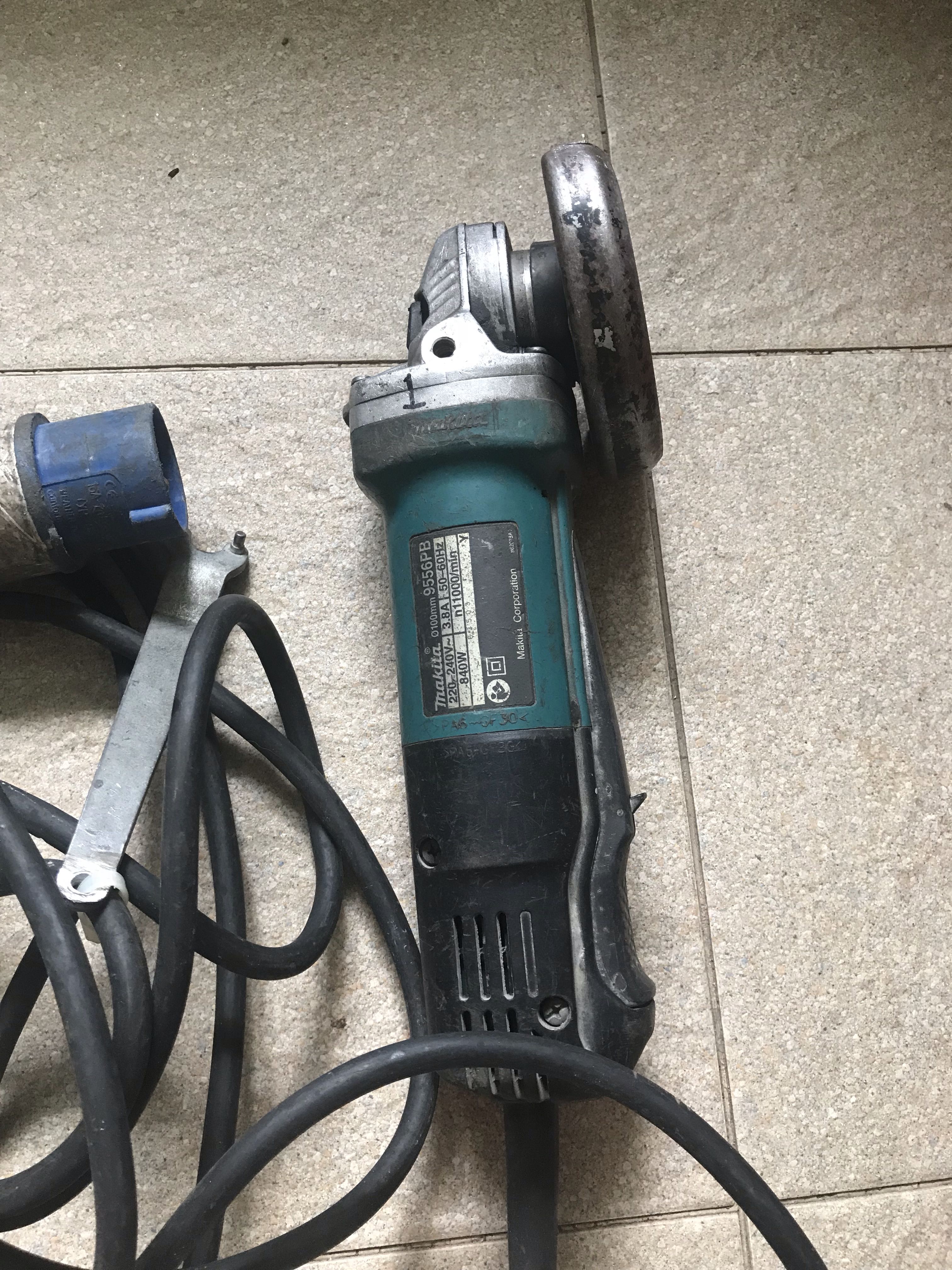 MAKITA Angle Grinder 955PH, TV & Home Appliances, Kitchen Appliances