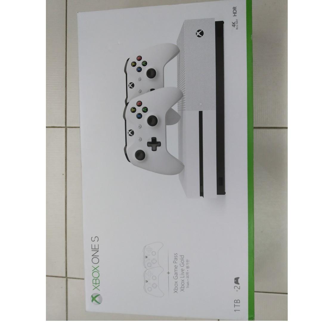 xbox one s 1tb 2 controller bundle