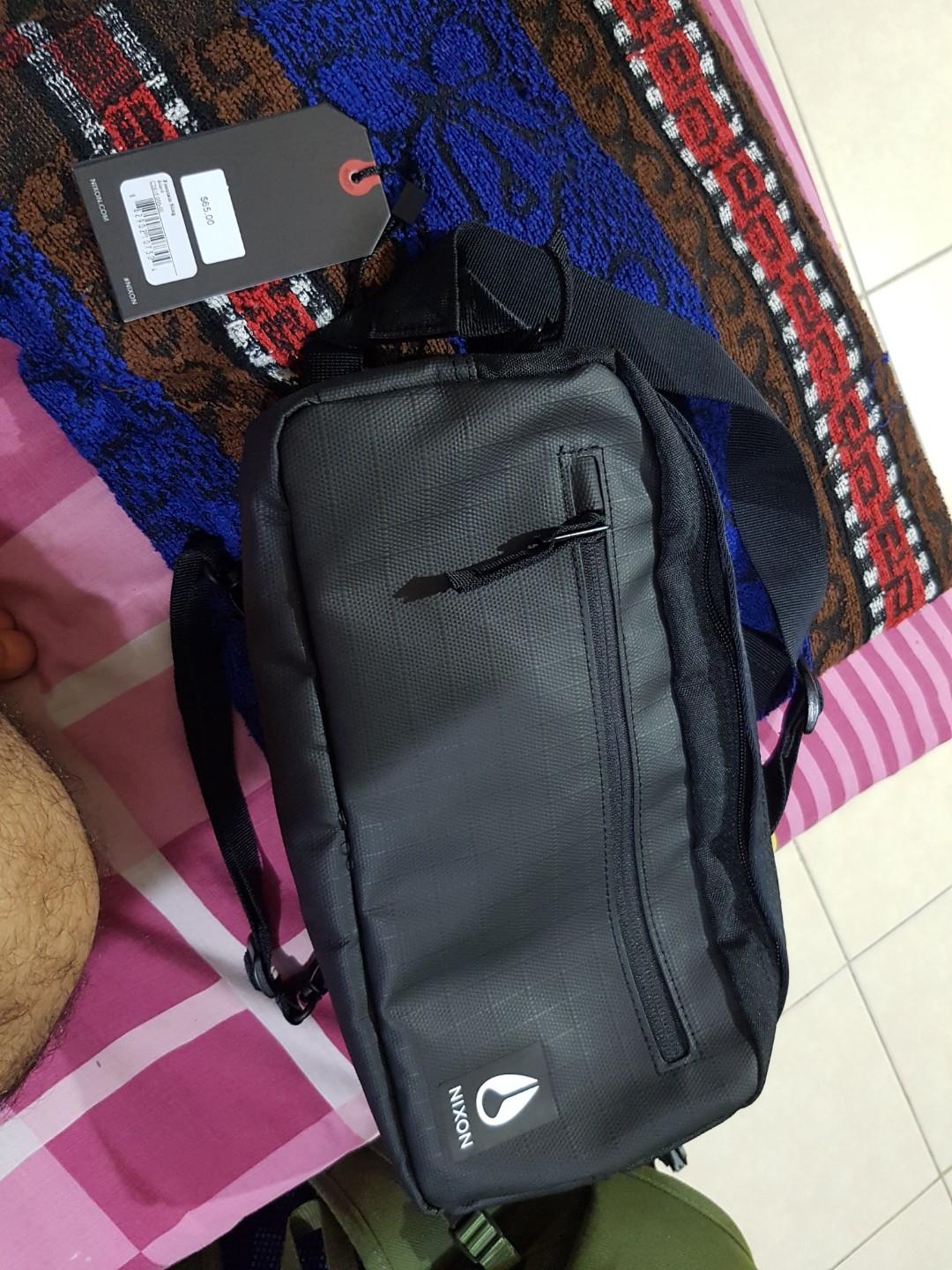 Nixon SLING BAG Men s Fashion Bags Sling Bags on Carousell