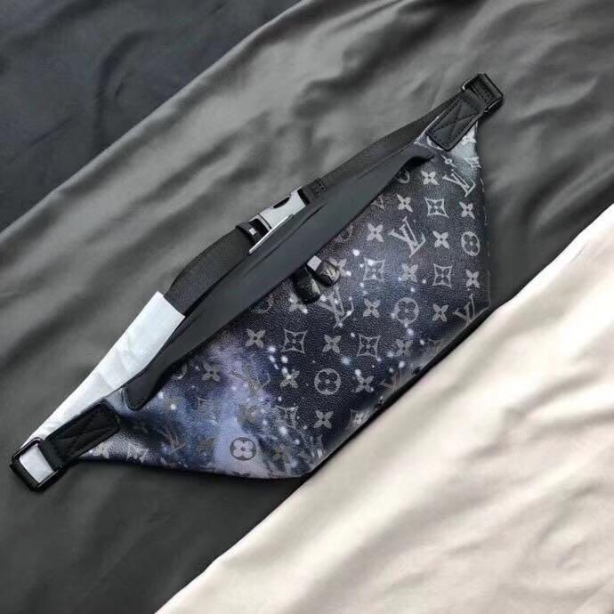 Louis Vuitton Belt bag (Category: Luxury Bags & Wallets) located in Manila. Submitted by mylittlewardrobe88 (Listing ID 201994751, Image 3). Description: .