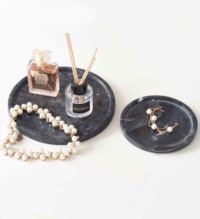 Natural Marble Round Tray in Black, Furniture & Home Living