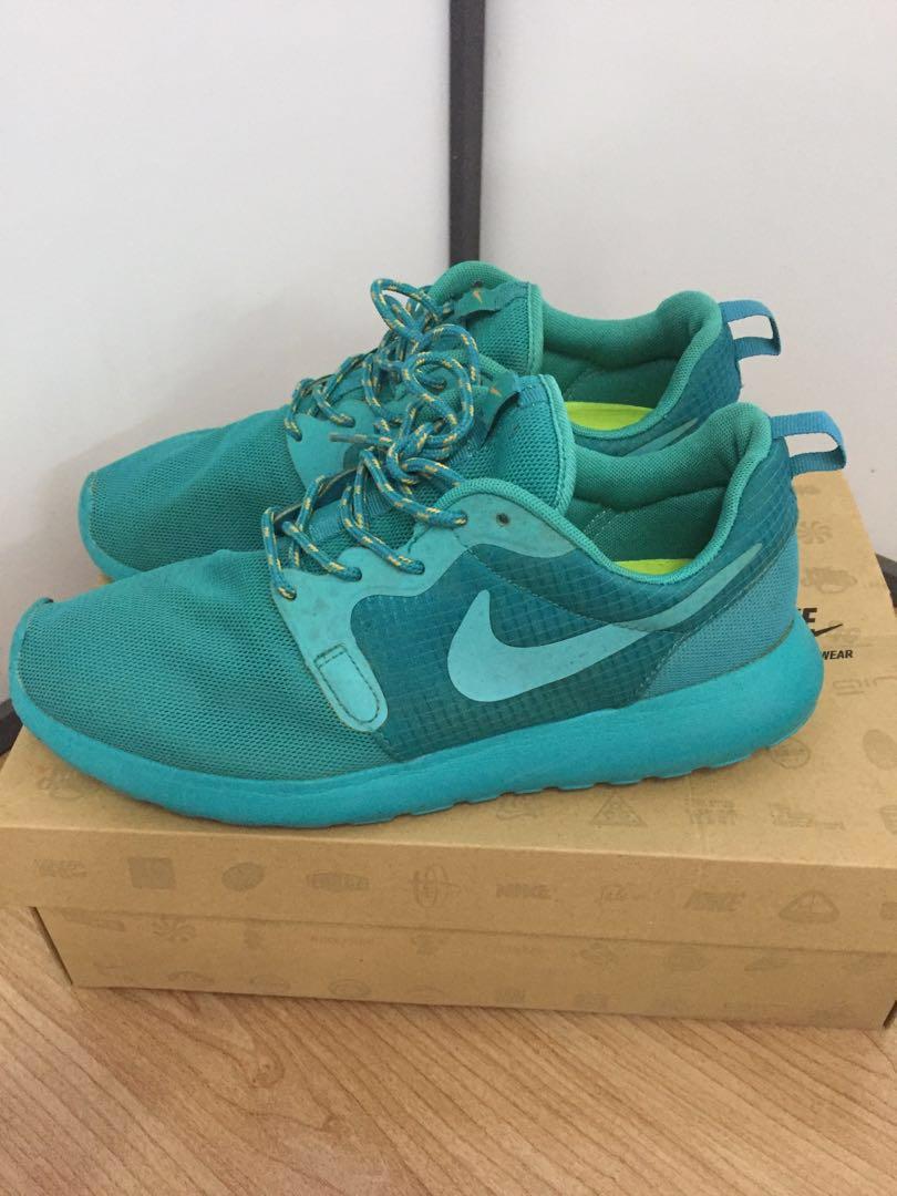 Nike roshe run mint green deals