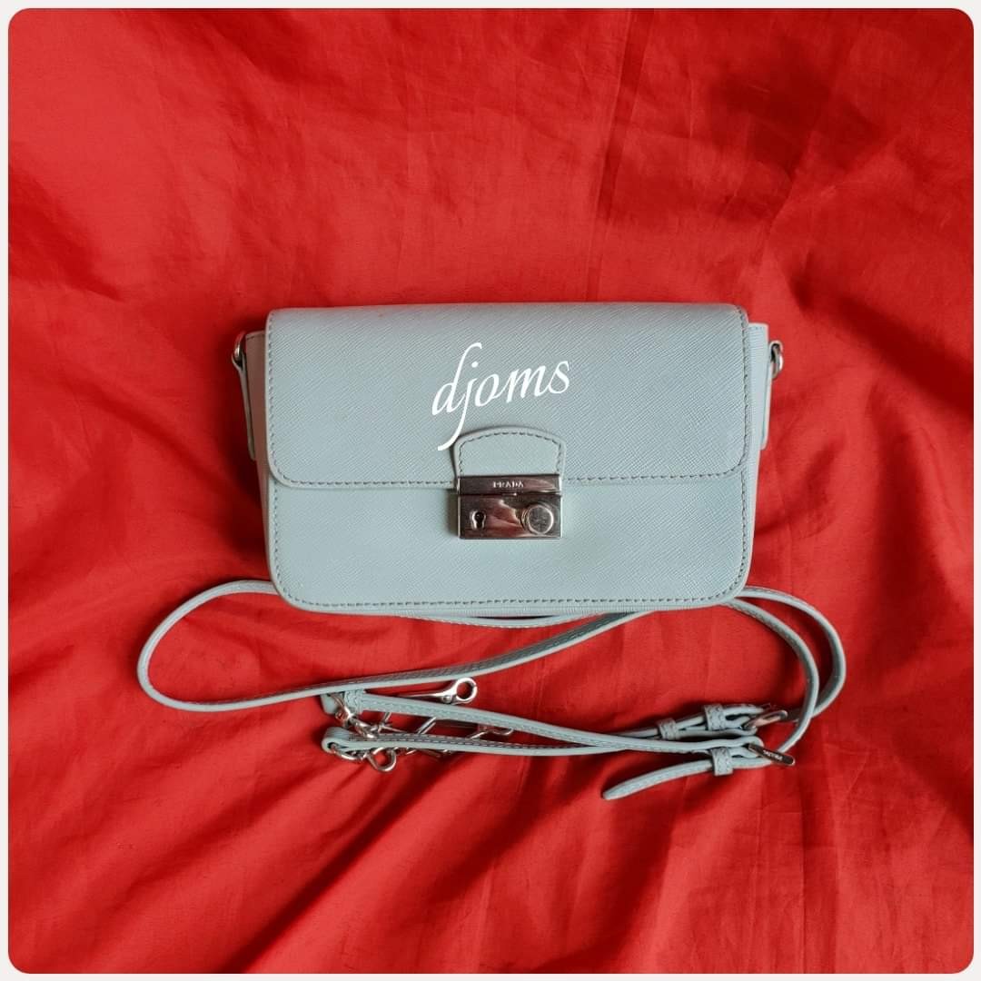 prada saffiano lux clutch