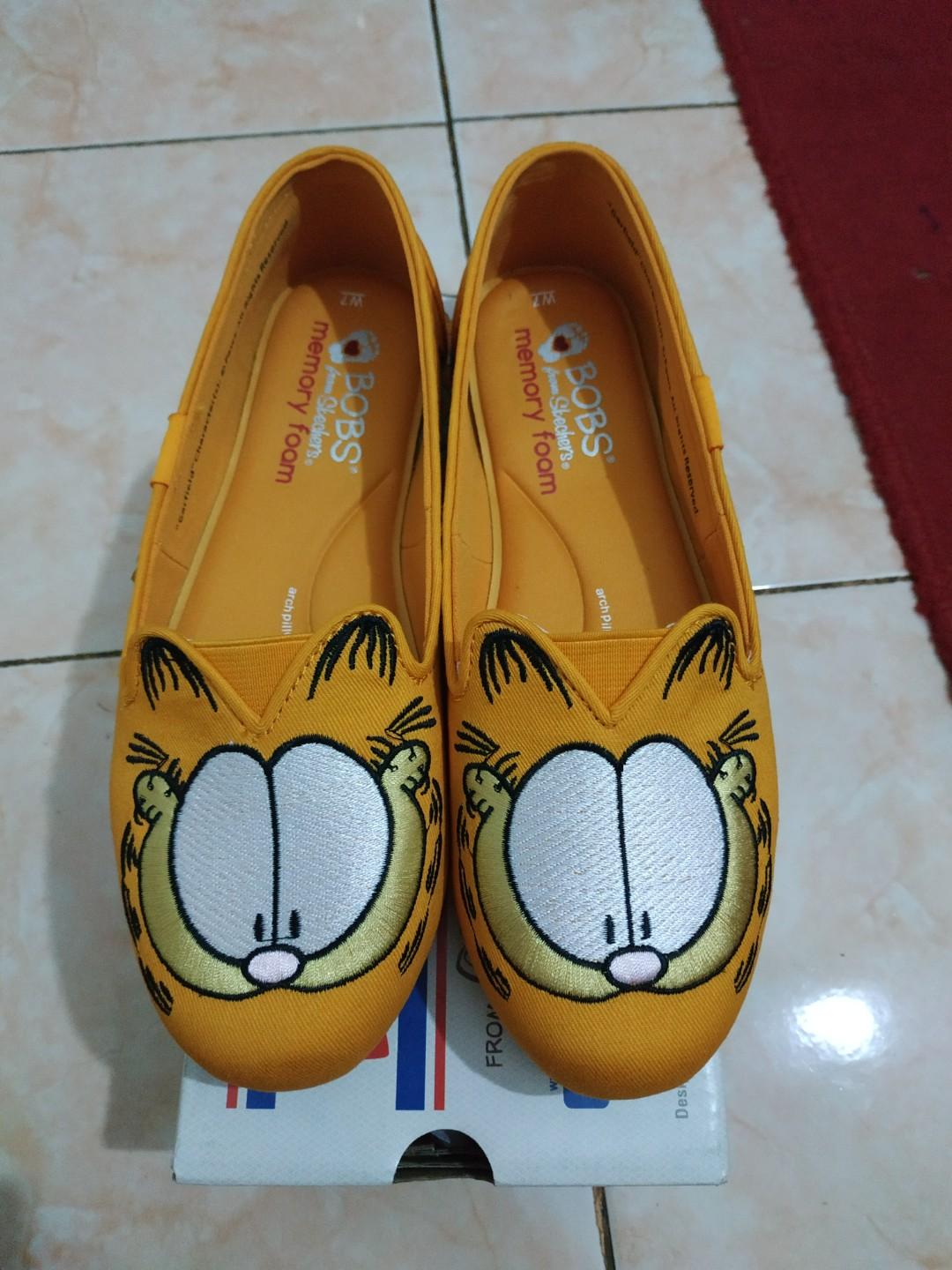 Skechers Bob s Garfield Edition Fesyen Wanita Sepatu di Carousell