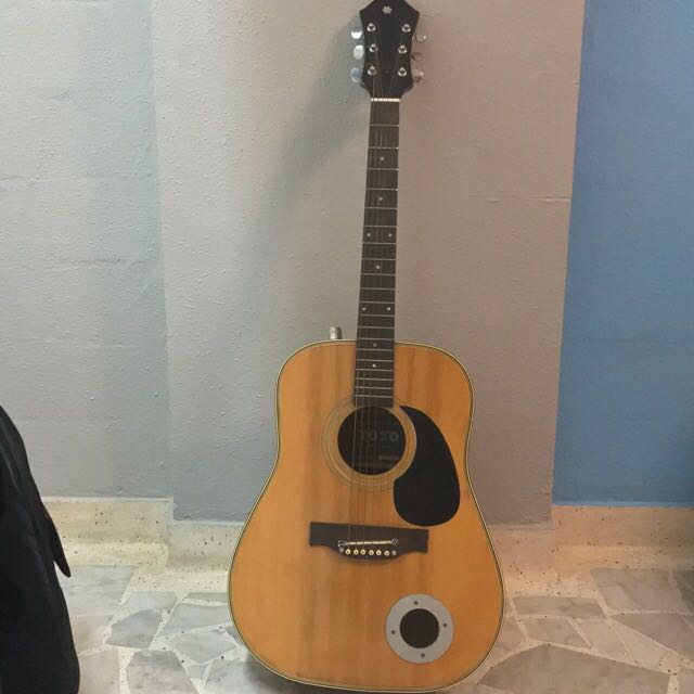 Acoustic guitar with built in amp clearance
