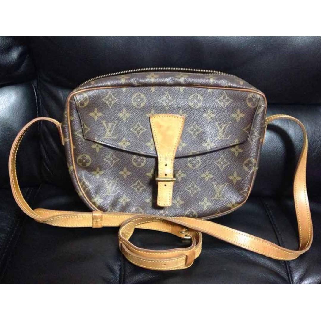 Louis Vuitton Monogram Canvas Small Crossbody, Women's Fashion, Bags &  Wallets, Purses & Pouches on Carousell