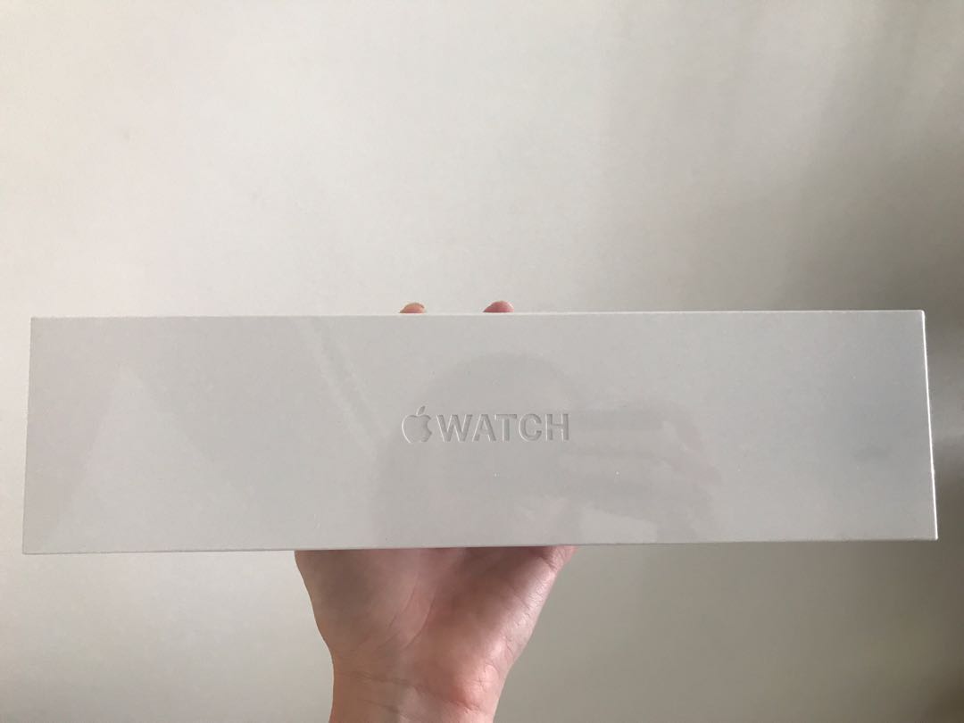 apple watch series 4 silver aluminum case white sport band