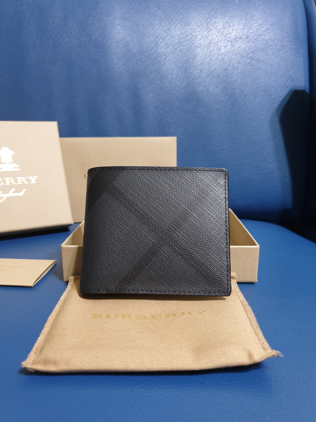 Burberry london wallet hotsell