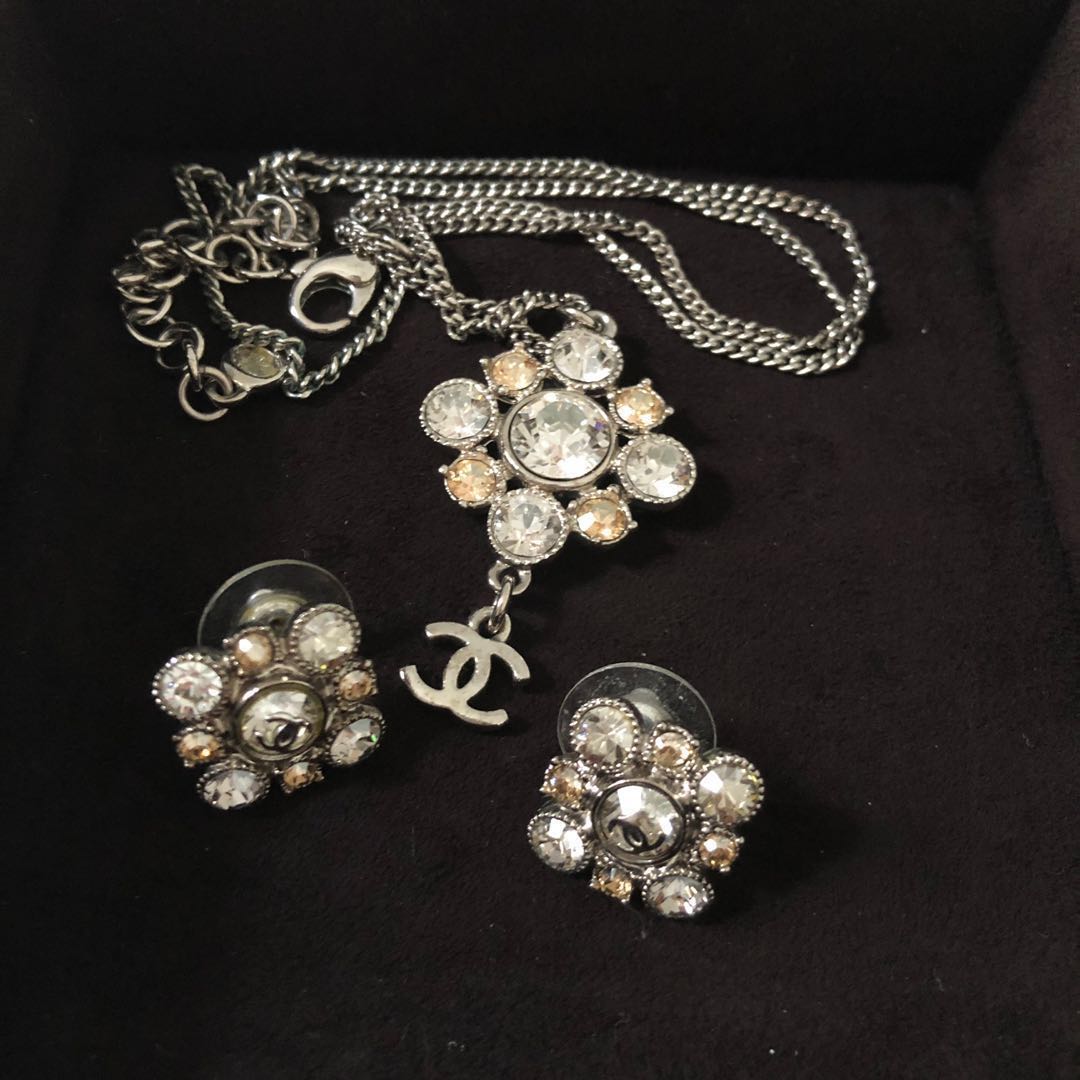 Chanel Earrings And Necklace Set Luxury Accessories Others On Chanel Earrings And Necklace Set Luxury Accessories Others On Carou