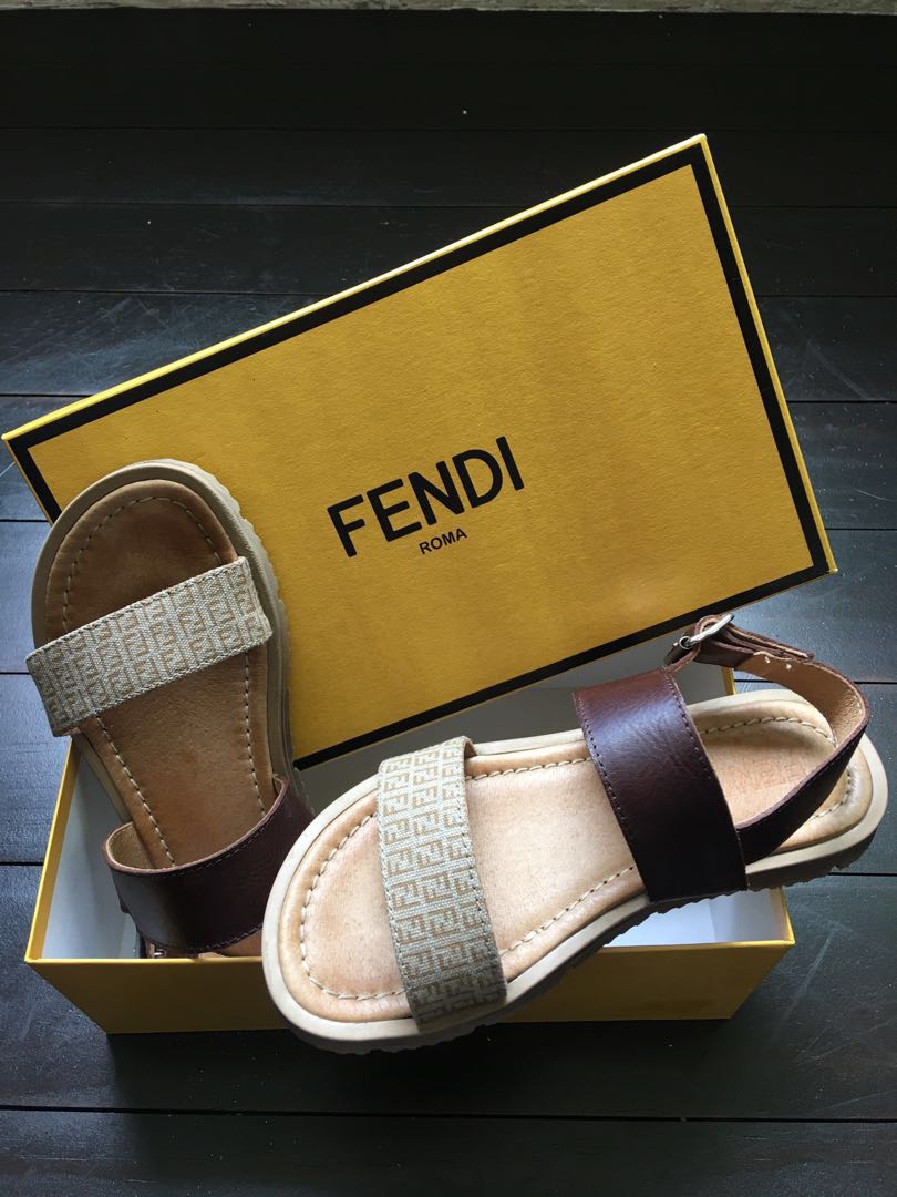 Fendi deals sandals 2018