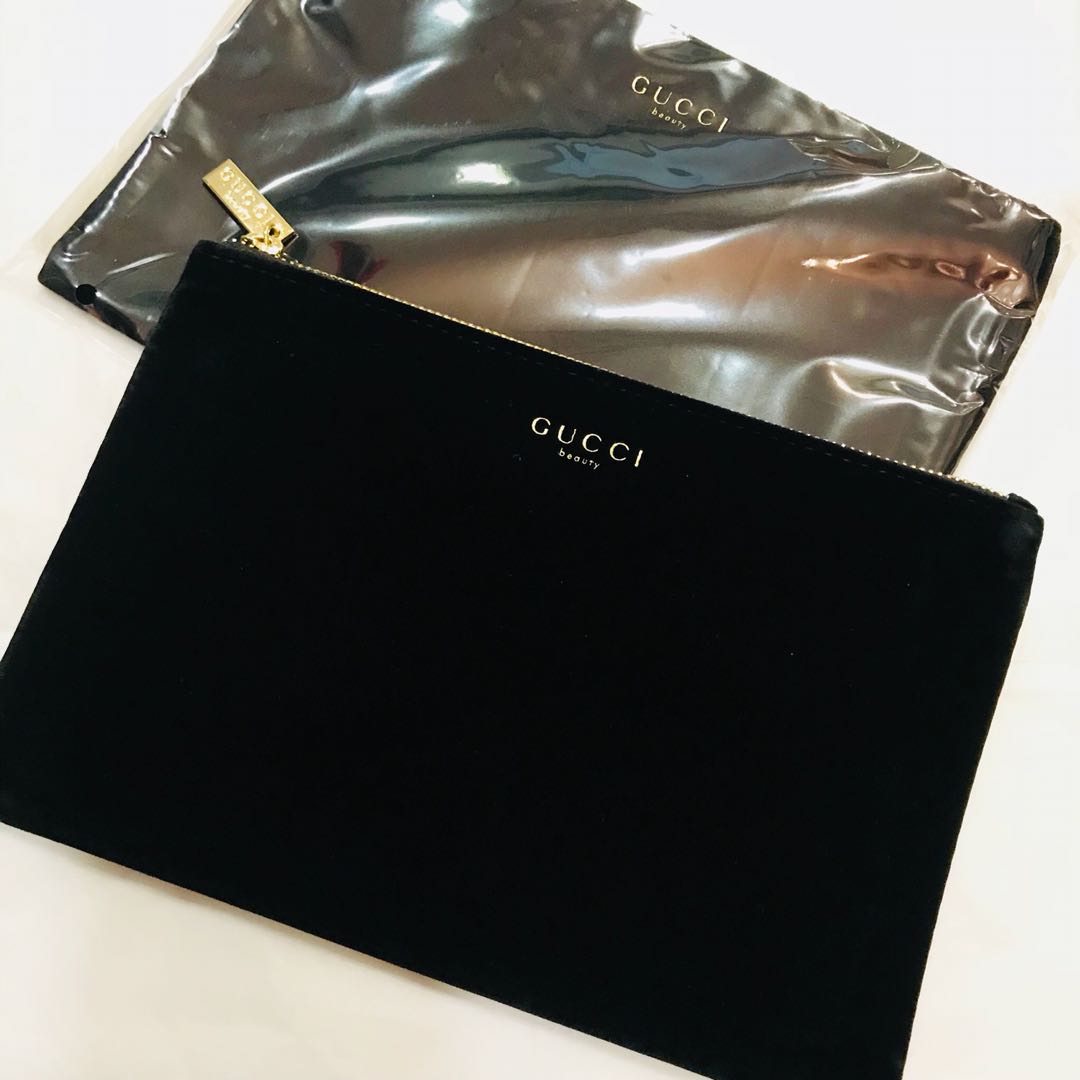 Gucci beauty velvet pouch shop