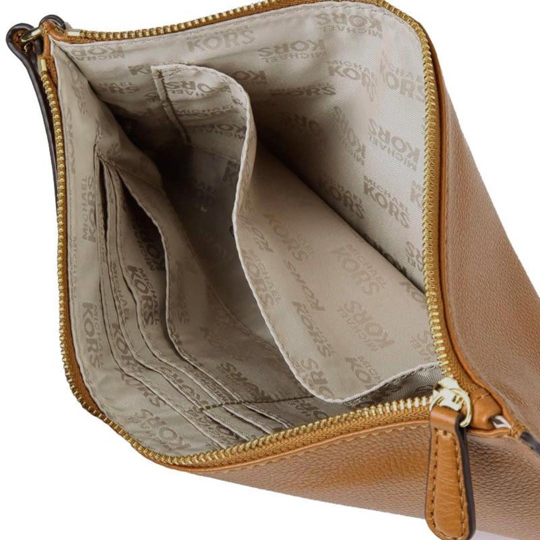 Michael kors fulton lg outlet zip clutch