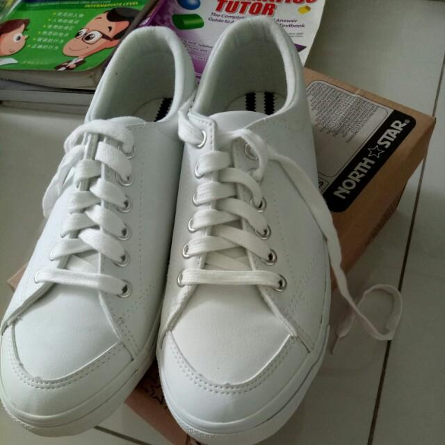 Sch shoes size 5 north star Bata brand 
