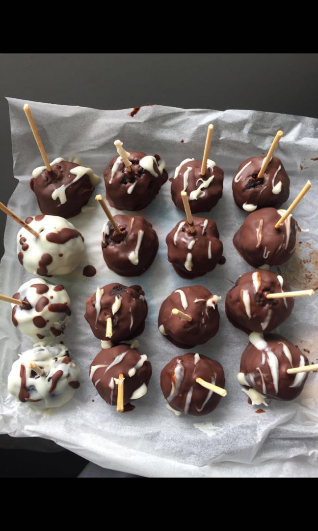 Oreo Cake Pops Food Drinks Baked Goods On Carousell