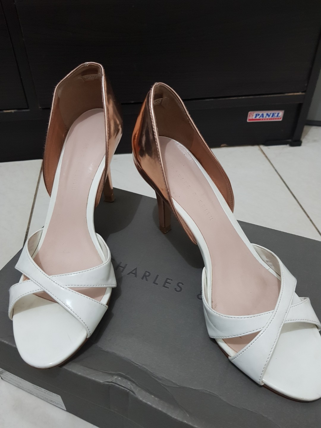 Sepatu High Heels Putih Emas Charles Keith Fesyen Wanita Sepatu Di Carousell