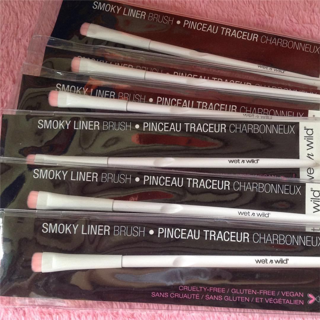 Wet N Wild Smoky Liner Brush Health Beauty Makeup On Carousell