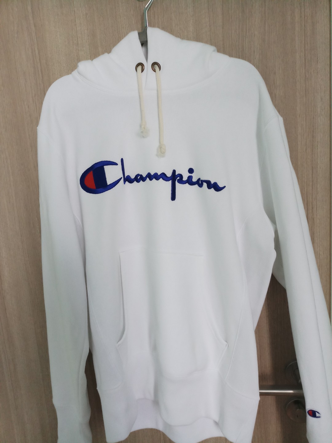 White champion hoodie outfit on sale