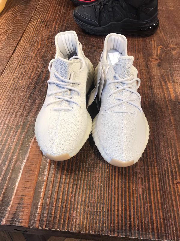 Yeezy Boost 350 V2 Sesame El color Traffic Sneakers