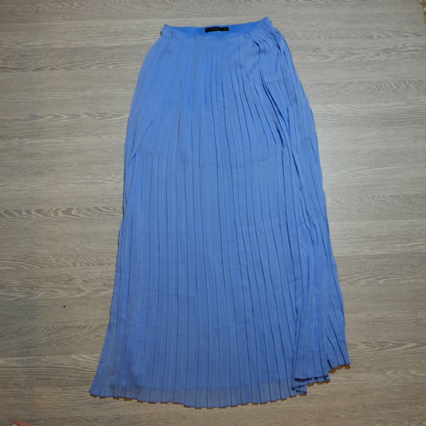 ZARA Basic Blue Pleated Skirt, Women's Fashion, Bottoms, Skirts on